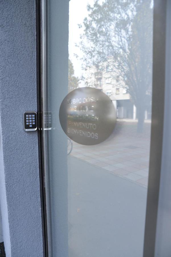 Room Marsonia 斯拉沃尼亚布罗德 外观 照片